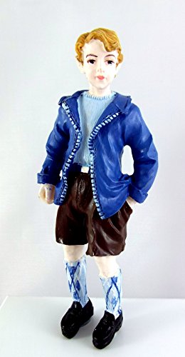 Puppenhaus Miniatur 1:12 scale Resin Menschen 1950 Junge in kurzen Hosen und Jacke von Town Square Miniatures
