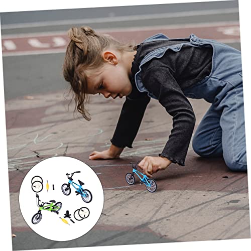 Toyvian 2 Sätze Mini Finger Bikes aus Aluminiumlegierung Kindersicheres Lernspielzeug Feinmotorik Kreatives Simulationstalent für Kinderzimmerdekoration und Geschicklichkeitstraining von Toyvian