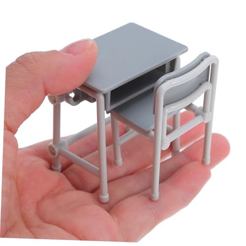 Toyvian 5 Sätze Teiliges Miniatur Klassenzimmer Möbelset aus Robustem Kunststoff Realistische Graue Schulmöbel mit Tisch und Stuhl für Puppenhäuser Lernspielzeug und Dekorative Toyvian 5 Sätze Teiliges Miniatur Klassenzimmer Möbelset aus Robustem Kunststoff Realistische Graue Schulmöbel mit Tisch und Stuhl für Puppenhäuser Lernspielzeug und Dekorative von Toyvian