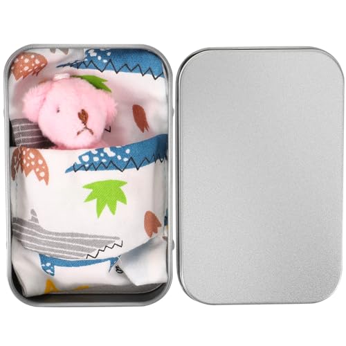 Toyvian Kuschelbär Miniatur üschbär Blechdose üßes Für Und Freunde Ideale Raumdekoration Und Heimdekoration Blaues Stofftäschchen Und Blechbox Toyvian Kuschelbär Miniatur üschbär Blechdose üßes Für Und Freunde Ideale Raumdekoration Und Heimdekoration Blaues Stofftäschchen Und Blechbox von Toyvian