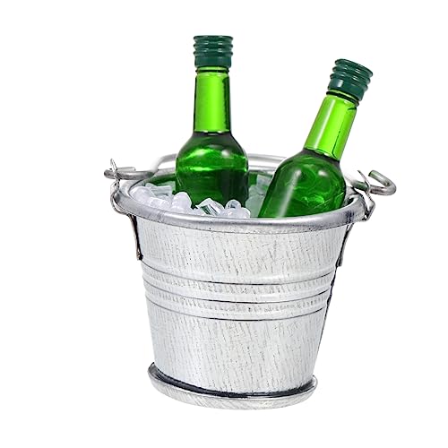 Toyvian Miniatur Bierflaschen Set Mit Eisbucket Dekorative Kleine Bierflaschen Für Puppenhaus Landschaftsmodelle Eimer + Flaschen + 8g Eiswürfel Ideale Bar Deko Toyvian Miniatur Bierflaschen Set Mit Eisbucket Dekorative Kleine Bierflaschen Für Puppenhaus Landschaftsmodelle Eimer + Flaschen + 8g Eiswürfel Ideale Bar Deko von Toyvian