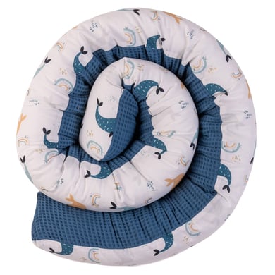 ULLENBOOM Baby Bettschlange Waffelpique Blau Wale 200 cm von Ullenboom