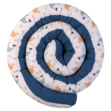 ULLENBOOM Baby Bettschlange Waffell Blau Wale 300cm von Ullenboom