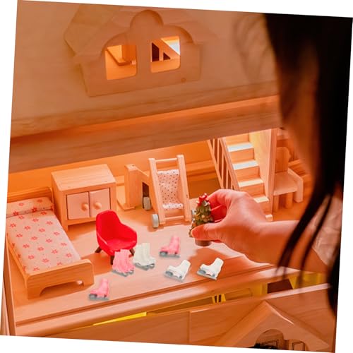 UPKOCH 4 Mini Rollschuhe Puppen Zubehör Dekorative Vier Rad Rollschuhe für Puppenhaus Fein Gearbeitet Leicht für Kreative und Dekorationszwecke von UPKOCH