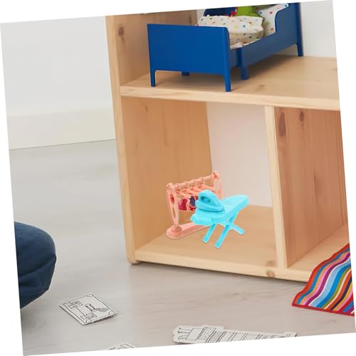 UPKOCH Miniatur Bügeleisen mit Mini Bügelbrett und Mini Kleiderständer Puppenhaus Zubehör Lebensechte Miniatur Dekoration für Puppenhaus und DIY Feengarten Leicht und Handlich von UPKOCH