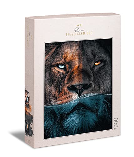 Ulmer Puzzleschmiede - Löwen-Puzzle „Feuer & Wasser“ - Einprägsames 1000 Teile Puzzle für Erwachsene – Der mächtige Löwe im Wasser mit leuchtenden Augen kreativ & modern inszeniert - Made in Germany von Ulmer Puzzleschmiede