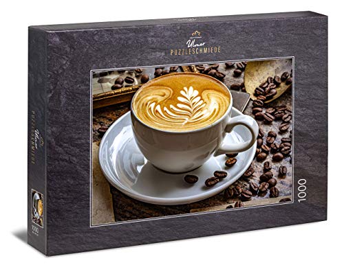 Ulmer Puzzleschmiede - Puzzle „Aroma“– Klassisches 1000 Teile Puzzle – Puzzlemotiv Tasse Kaffee Latte mit Bohnen vor Vintage-Hintergrund von Ulmer Puzzleschmiede