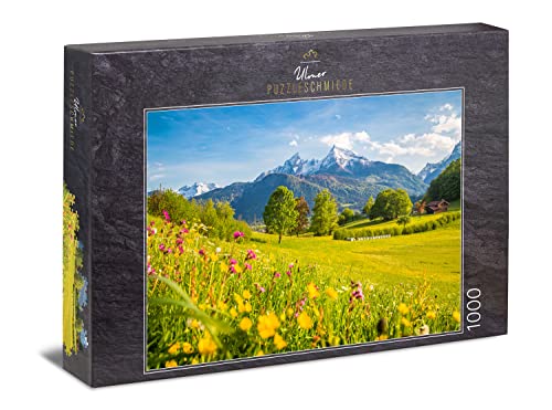 Ulmer Puzzleschmiede - Puzzle „Bergsommer“ - Stilvolles 1000 Teile Landschafts-Puzzle – Blick über Blumen-Wiesen auf das Watzmann-Massiv in den Berchtesgadener Alpen, Bayern, Deutschland von Ulmer Puzzleschmiede