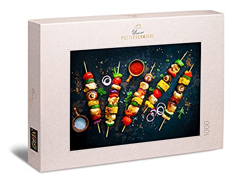 Ulmer Puzzleschmiede - Puzzle „Buntes Barbecue“ – modernes Puzzle mit 1000 Teilen aus dem Trend-Bereich Essen & Food-Fotografie - gekonnt inszeniertes Bild bunter Grill-Spieße auf schwarzer Platte von Ulmer Puzzleschmiede