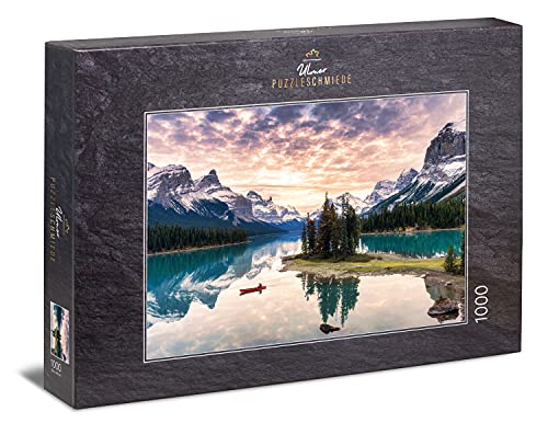 Ulmer Puzzleschmiede - Puzzle „Einsamkeit“ – klassisches Landschaftspuzzle mit 1000 Teilen - einsames Natur-Motiv aus dem Jasper-National-Park in Kanada mit einem einsamen Boot auf dem Maligne Lake von Ulmer Puzzleschmiede