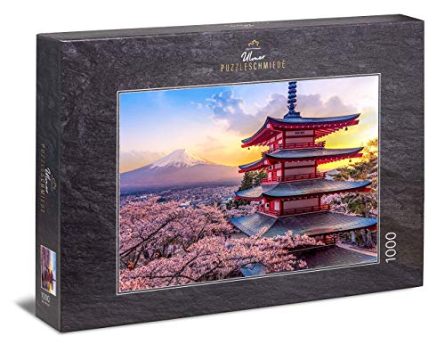 Ulmer Puzzleschmiede - Puzzle „Fujiyama“ – Klassisches 1000 Teile Puzzle – Puzzlemotiv Chureito-Pagode bei Fujiyoshida mit Blick über Kirschblüten auf Mount Fuji, das Wahrzeichen von Japan von Ulmer Puzzleschmiede