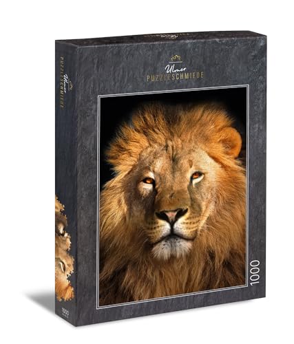 Ulmer Puzzleschmiede - Puzzle „Königs-Portrait“ - Fotografisches 1000 Teile Tierpuzzle – Der majestätische Löwe, König der Tiere, in Nahaufnahme - das Motiv für Löwen-Liebhaber von Ulmer Puzzleschmiede