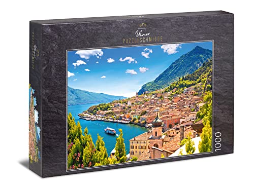 Ulmer Puzzleschmiede - Puzzle „Lago di Garda“ – Klassisches 1000 Teile Puzzle vom Gardasee – die malerische Ansicht der Ortschaft Limone sul Garda, Lombardei, Nord-Italien von Ulmer Puzzleschmiede