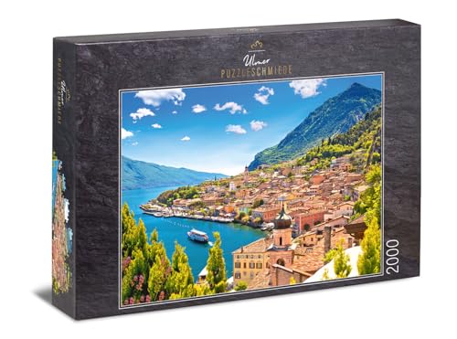Ulmer Puzzleschmiede - Puzzle „Lago die Garda“ – Klassisches 2000 Teile Puzzle vom Gardasee – die malerische Ansicht der Ortschaft Limone sul Garda, Lombardei, Nord-Italien von Ulmer Puzzleschmiede