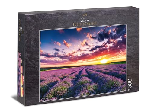 Ulmer Puzzleschmiede - Puzzle „Lavendelblüten“ – Klassisches 1000 Teile Puzzle – Puzzlemotiv endloser Lavendelfelder im Sonnenuntergang in der Provence, Frankreich von Ulmer Puzzleschmiede