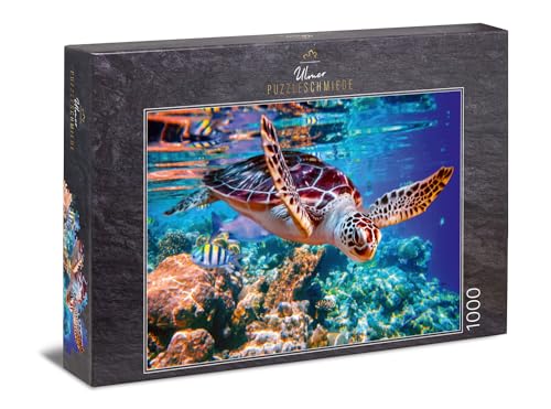 Ulmer Puzzleschmiede - Puzzle „Meeresschildkröte“ - Klassisches 1000 Teile Puzzle aus dem Meer – Puzzlemotiv der schwimmenden Schildkröte als leuchtende Unterwasser-Aufnahme in der Südsee von Ulmer Puzzleschmiede