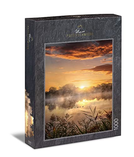 Ulmer Puzzleschmiede - Puzzle „Morgenstund“ - Klassisches 1000 Teile Puzzle mit See-Motiv– Stimmungsvolle Seen-Landschaft am Morgen mit Enten-Familie im Wasser - Puzzle Made in Germany von Ulmer Puzzleschmiede