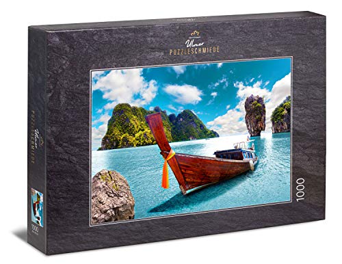 Ulmer Puzzleschmiede - Puzzle „Paradies in Sicht“ - Klassisches 1000 Teile Landscape-Puzzle – Puzzlemotiv vom Traum-Strand in Thailand mit Booten in der malerischen Bucht vor der James Bond Insel von Ulmer Puzzleschmiede