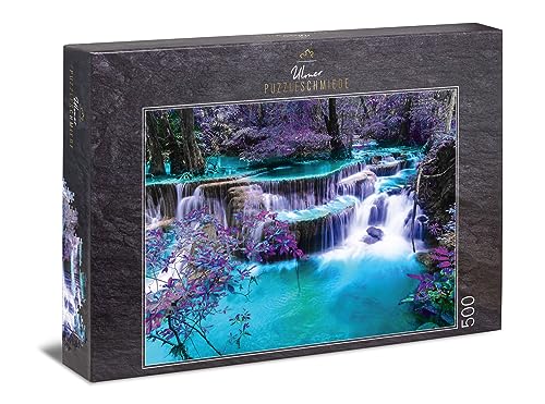 Ulmer Puzzleschmiede - Puzzle „Secret Place“ - Klassisches 500 Teile Puzzle – Puzzlemotiv eines nächtlichen Wasserfall mit mysthisch leuchtenden Farben an einem verborgenen Ort in Asien von Ulmer Puzzleschmiede