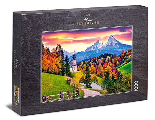 Ulmer Puzzleschmiede - Puzzle „Wallfahrt“ - Klassisches 1000 Teile Berg-Puzzle – Stimmungsvoller Pfad durch den Herbst-Wald zur Kirche Maria Gern vor dem Watzmann-Massiv im Abendrot, Bayern von Ulmer Puzzleschmiede