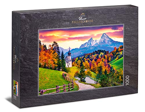 Ulmer Puzzleschmiede - Puzzle „Wallfahrt“ - Klassisches 1000 Teile Berg-Puzzle – Stimmungsvoller Pfad durch den Herbst-Wald zur Kirche Maria Gern vor dem Watzmann-Massiv im Abendrot, Bayern von Ulmer Puzzleschmiede