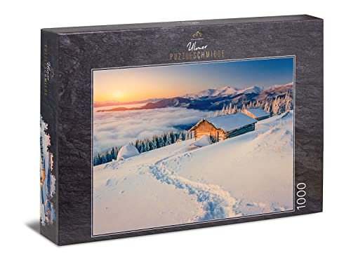 Ulmer Puzzleschmiede - Puzzle „Winteridyll“ - Klassisches 1000 Teile Puzzle – schneebedeckte Berge mit einsamer ALM-Hütte in den Alpen - idyllisches Winter-Bild als Puzzle für die Weihnachtszeit von Ulmer Puzzleschmiede