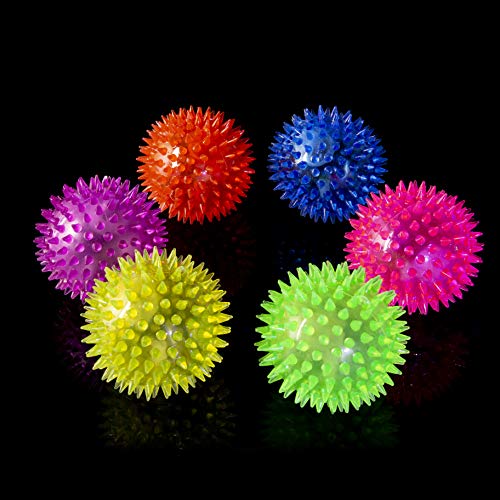 Ultra 12 Packung Mehrfarbige Hüpfbälle für Kinder LED-Spike-Balllichter Spike Ball Leuchtende Sensorische Partytüten Springaktivierte Quetschbälle Großer 6,5 cm Igelball von UltraByEasyPeasyStore