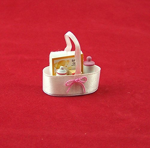 Miniatur Tasche aus Stoff mit Babysachen, für 1:12 Puppenhaus. 3,5x3,5x2 cm von Unbekannt