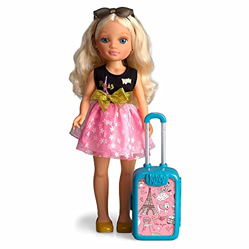 Nancy - Chic reist nach Paris, Puppe mit Koffern und Zubehör für Kinder ab 3 Jahre, Multicolor (Famosa 700015341) von NANCY