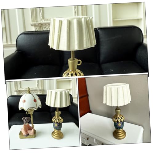 VANZACK 2 Stück Miniatur Puppenhaus Tischlampen mit Weißem Schirm und Bär Design Kleine Nachttischlampen für Puppenhaus Schlafzimmer Wohnzimmer Realistische Mini Beleuchtung für Miniatur VANZACK 2 Stück Miniatur Puppenhaus Tischlampen mit Weißem Schirm und Bär Design Kleine Nachttischlampen für Puppenhaus Schlafzimmer Wohnzimmer Realistische Mini Beleuchtung für Miniatur von VANZACK