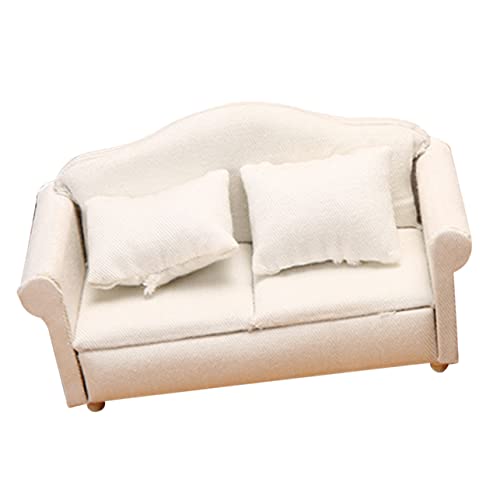 VANZACK Puppenhaus Möbel Weißes Stoffsofa mit Kissen Dekoratives Mini Haus Zubehör Robustes Puppenmöbel Handgefertigt für Puppenhaus Dekoration VANZACK Puppenhaus Möbel Weißes Stoffsofa mit Kissen Dekoratives Mini Haus Zubehör Robustes Puppenmöbel Handgefertigt für Puppenhaus Dekoration von VANZACK
