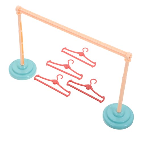 4 Satz Teiliges Puppenhaus Zubehör Eleganter Kleiderständer für Puppen Aufhängen von Puppenkleidung und Accessoires im Spielhaus 4 Satz Teiliges Puppenhaus Zubehör Eleganter Kleiderständer für Puppen Aufhängen von Puppenkleidung und Accessoires im Spielhaus von VICASKY
