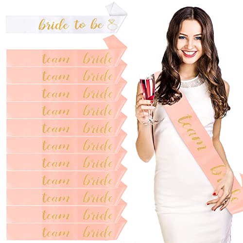 VIKSAUN 12 Stück Braut Schärpe Team Braut Schärpe Junggesellinnenabschied Schärpe Zubehör Brautaccessoires Weiss mit Goldener Schrift Junggesellenabschiede Party 11 Rose Gold mit 1 Weiß(12 Stück) VIKSAUN 12 Stück Braut Schärpe Team Braut Schärpe Junggesellinnenabschied Schärpe Zubehör Brautaccessoires Weiss mit Goldener Schrift Junggesellenabschiede Party 11 Rose Gold mit 1 Weiß(12 Stück) von VIKSAUN