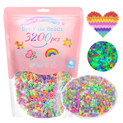 VYYTYYA Glow in the Dark Bügelperlen–3200 Stück, 7 Farben Bügel Perlen, 5 mm Steckperlen für Kinder 6+ DIY Steckperlen, Ideal für Geburtstage, Neujahr, Thanksgiving-Geschenke von VYYTYYA