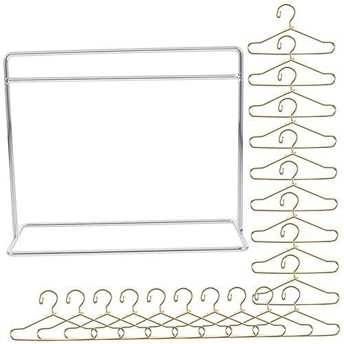 Vaguelly 1 Satz Mini Kleiderständer für Puppen Eleganter Puppenkleiderbügel mit Hängern Silber und Gold für Puppenhaus Dekoration und Aufbewahrung von Puppenkleidung Vaguelly 1 Satz Mini Kleiderständer für Puppen Eleganter Puppenkleiderbügel mit Hängern Silber und Gold für Puppenhaus Dekoration und Aufbewahrung von Puppenkleidung von Vaguelly