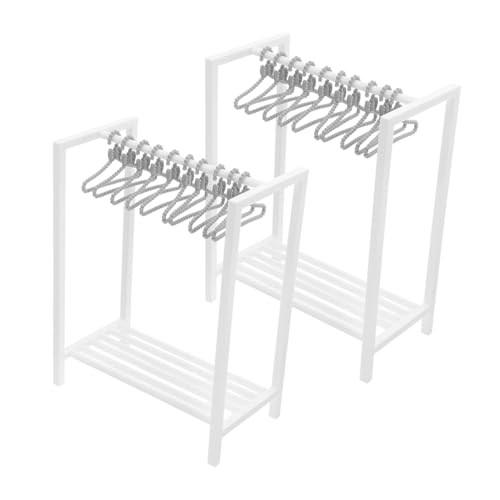 Vaguelly Doll Clothes Rack Miniature Dollhouse Clothing Rack mit Hängern Robustes Material für Puppenkleidung Kreative und Organisierte Outfitpräsentation Vaguelly Doll Clothes Rack Miniature Dollhouse Clothing Rack mit Hängern Robustes Material für Puppenkleidung Kreative und Organisierte Outfitpräsentation von Vaguelly