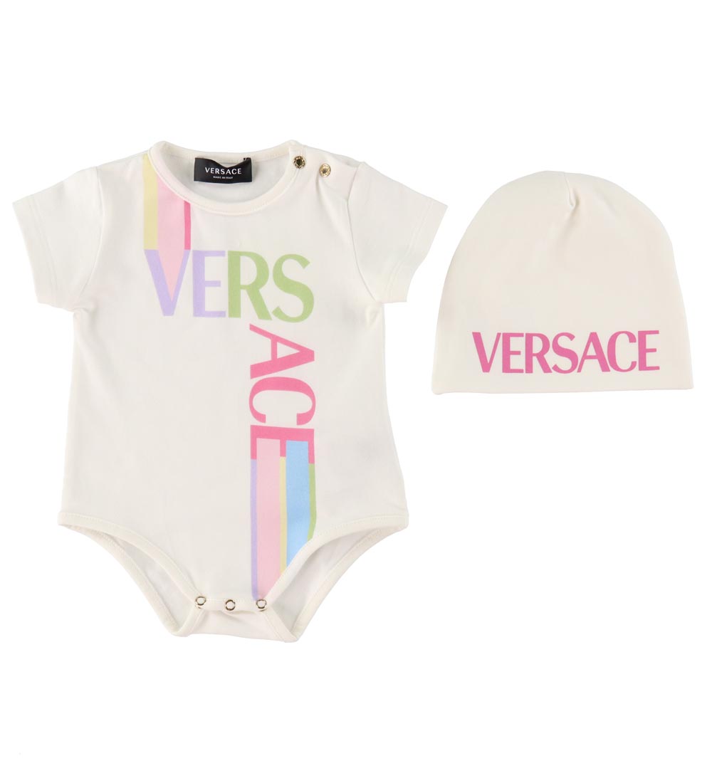 Versace Geschenkbox - Mütze/Body k/ä - Weiß/Pink m. Logo - Versace - 12-18 mt - Body K/Ä von Versace