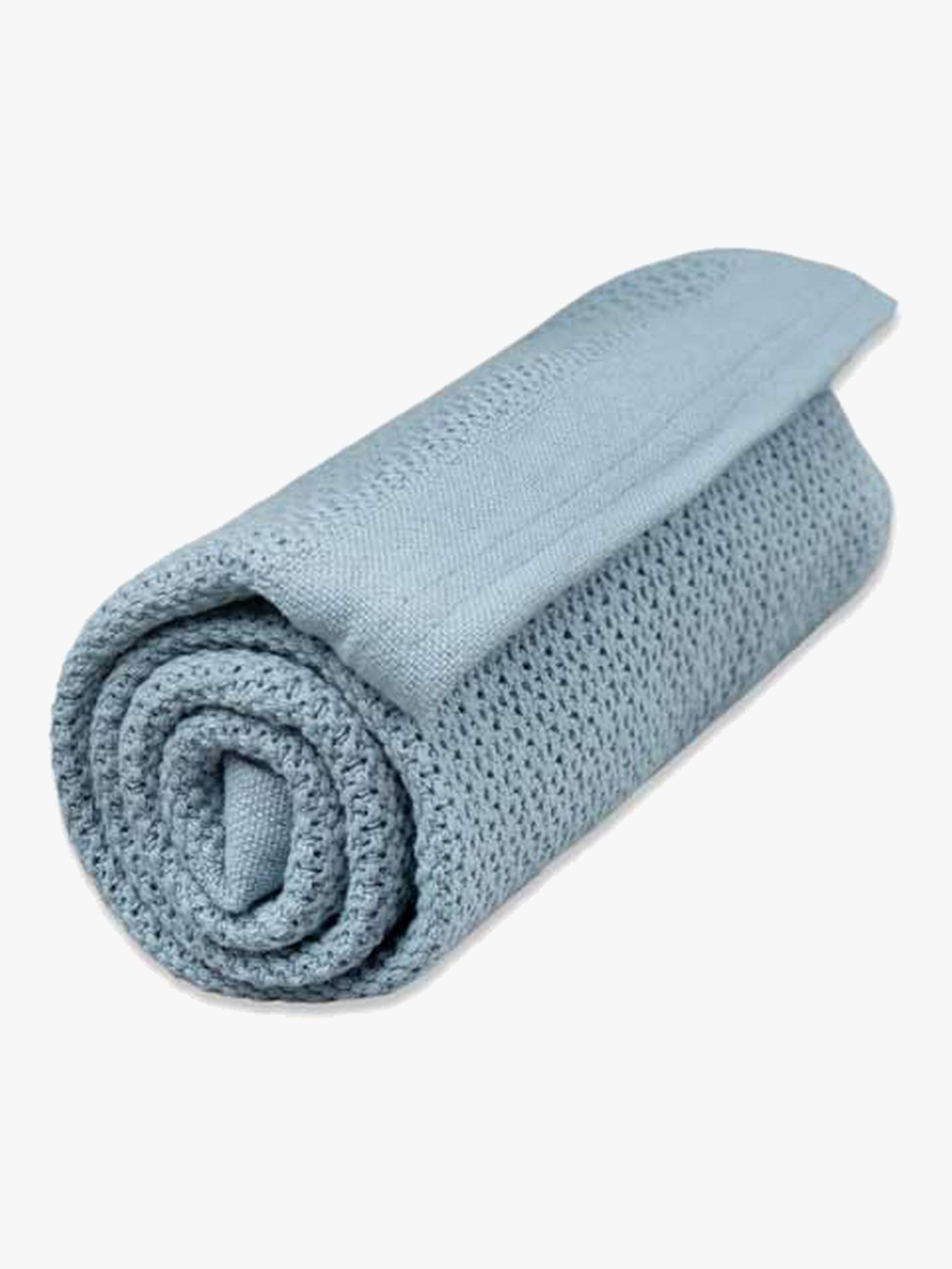 Vinter & Bloom Soft Grid Lochmusterdecke, Dim Blue Vinter & Bloom Soft Grid Lochmusterdecke, Dim Blue von Vinter & Bloom