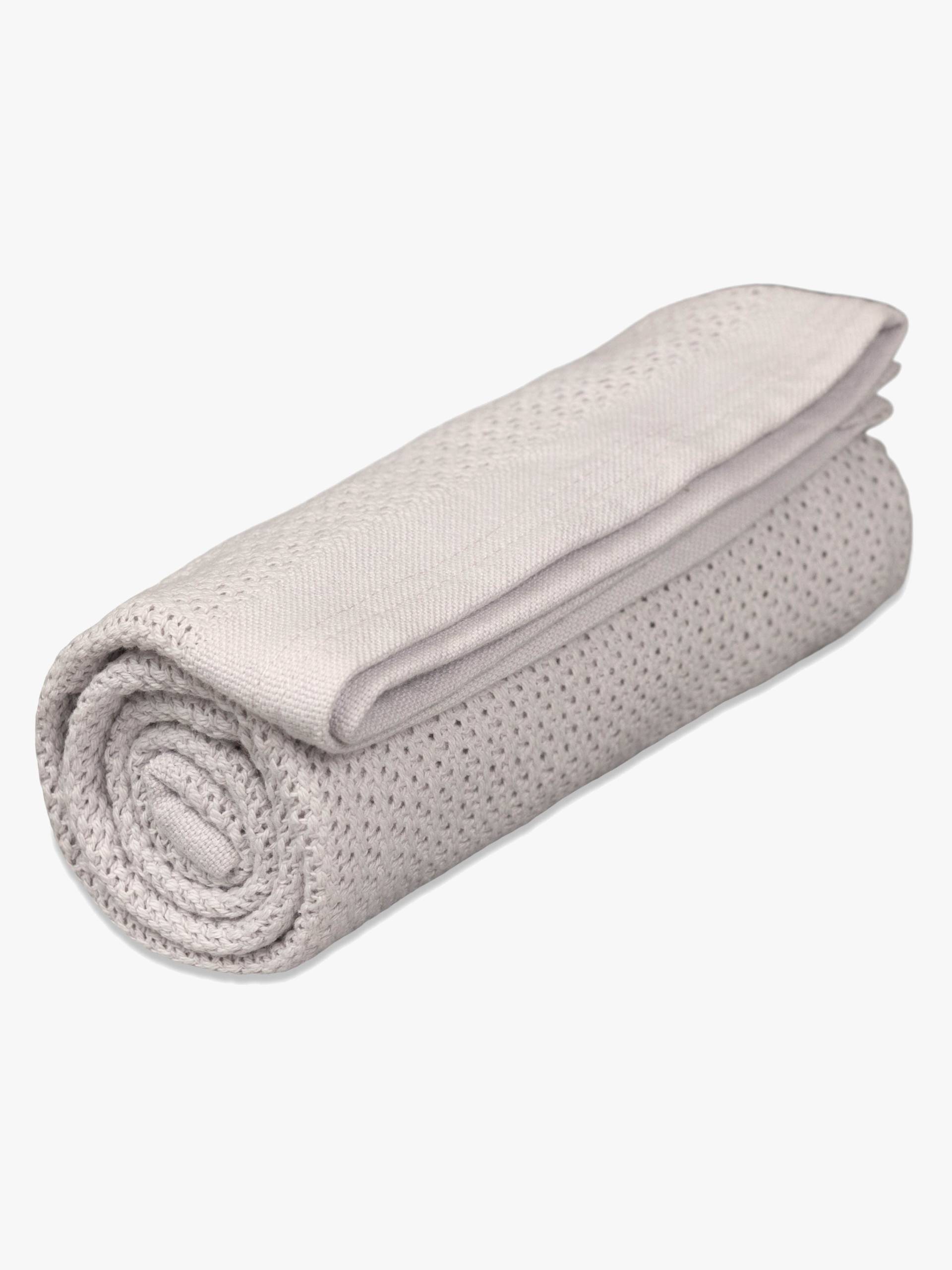 Vinter & Bloom Soft Grid Lochmusterdecke, Dove Grey Vinter & Bloom Soft Grid Lochmusterdecke, Dove Grey von Vinter & Bloom