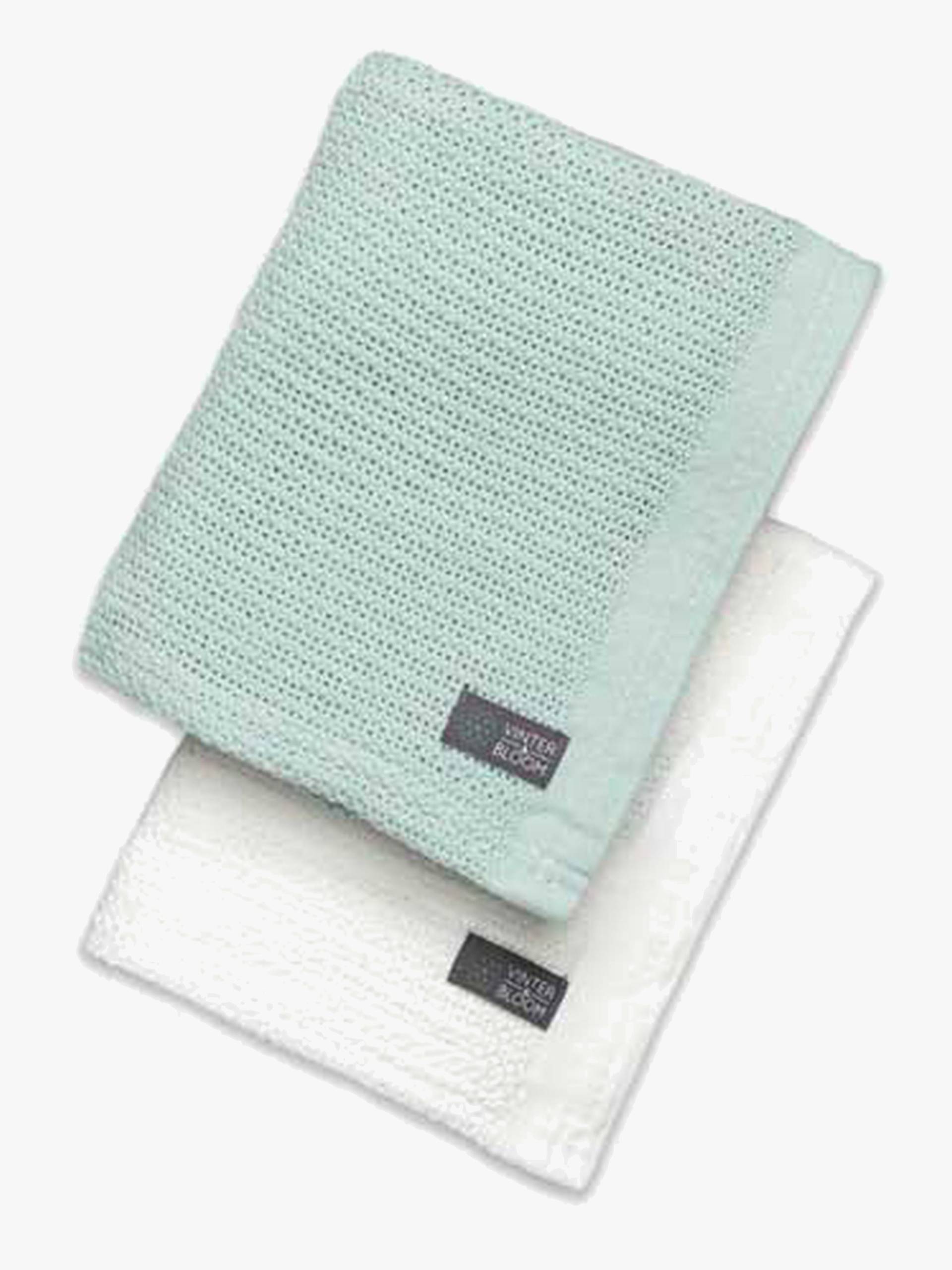 Vinter & Bloom Soft Grid Lochmusterdecke 2er-Pack, Bright White/ Sage Green Vinter & Bloom Soft Grid Lochmusterdecke 2er-Pack, Bright White/ Sage Green von Vinter & Bloom