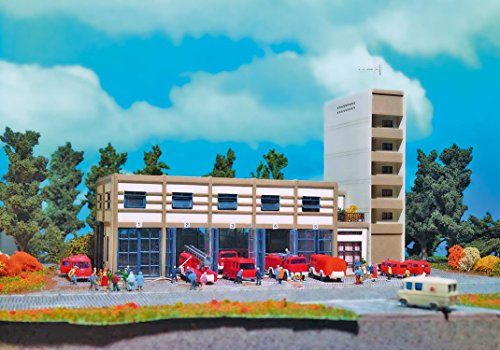 Vollmer Feuerwehr-Modellbausatz, Städtischer Feuerwehrstützpunkt, Bausatz im Maßstab 1:160, Retro-Serie, Klassisches Kleinstadt-Feuerwehrhaus, für Erwachsene und Kinder Vollmer Feuerwehr-Modellbausatz, Städtischer Feuerwehrstützpunkt, Bausatz im Maßstab 1:160, Retro-Serie, Klassisches Kleinstadt-Feuerwehrhaus, für Erwachsene und Kinder von Vollmer