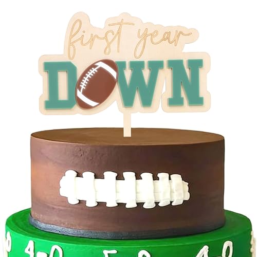 Tortenaufsatz aus Holz für das erste Jahr – Fußball-Geburtstagsparty-Dekorationen, Fußball-Kuchenaufsatz, Sport-Motto-Party, Foto-Requisiten, First Down Holzdekorationen (Grasgrün) von WAOUH