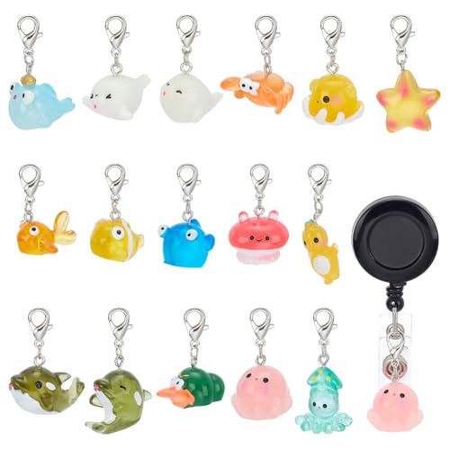 WEBEEDY 16 Stile Ocean Pals Badge Reel Charm Set Niedliche Tiere Anhänger Sommer Badge Halter Charms mit Karabinerverschluss Clip On Charm für Krankenschwestern Arbeiter Lehrer Lanyard Supplies WEBEEDY 16 Stile Ocean Pals Badge Reel Charm Set Niedliche Tiere Anhänger Sommer Badge Halter Charms mit Karabinerverschluss Clip On Charm für Krankenschwestern Arbeiter Lehrer Lanyard Supplies von WEBEEDY