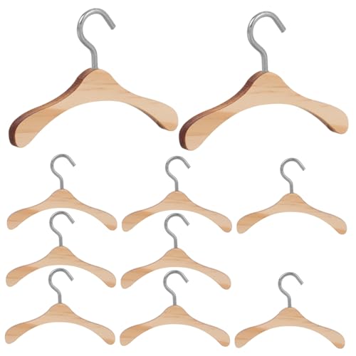 WEKAMOS 10 Stück Teiliges Mini Kleiderbügel aus Holz für Puppenkleidung Praktische Kleine Aufhänger für Puppenhaus zum Organisieren und Präsentieren von Puppenkleidern WEKAMOS 10 Stück Teiliges Mini Kleiderbügel aus Holz für Puppenkleidung Praktische Kleine Aufhänger für Puppenhaus zum Organisieren und Präsentieren von Puppenkleidern von WEKAMOS