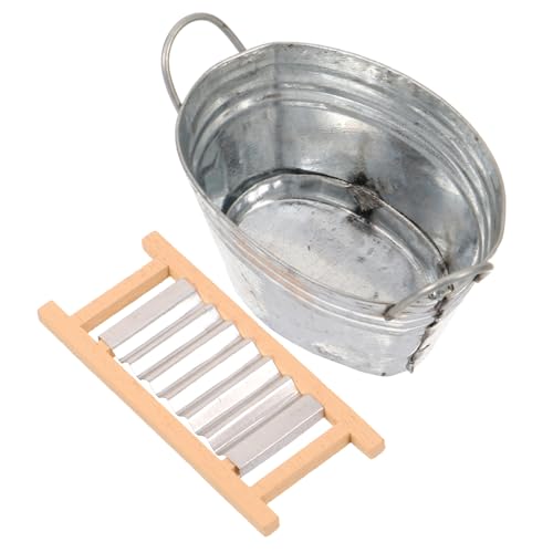 WEKAMOS Miniatur Puppenhaus Zubehör Set mit Mini Zinkwanne und Waschbrett Dekoratives Mini Haus Accessoire für DIY Puppenhaus Stabile Miniatur Waschkübel mit Waschbrett von WEKAMOS