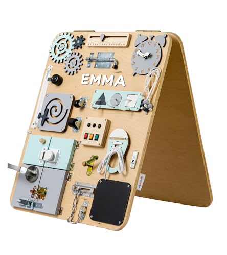 WOOBIBOO Personalisierte Montessori Busy Board Plus - Stehen Activity Board aus Holz für Kinder ab 1 Jahr, Lernspielzeug zur Förderung der Motorik und Kreativität, ideales Activity Spiel für Zuhause von WOOBIBOO