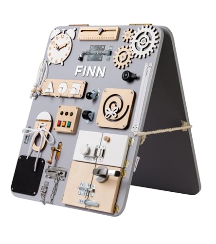 WOOBIBOO Personalisierte Montessori Busy Board Plus - Stehen Activity Board aus Holz für Kinder ab 1 Jahr, Lernspielzeug zur Förderung der Motorik und Kreativität, ideales Activity Spiel für Zuhause von WOOBIBOO