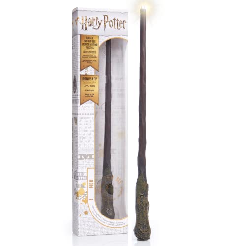 WOW! STUFF Ron Weasley Lumos Zauberstab, beleuchtet, 35,6 cm, Harry Potter, offizielle Zauberstäbe und Zauberwelt, Geschenke, Spielzeug und Sammlerstücke, Rollenspiele oder Kostüm-Zubehör für Mädchen und Jungen, ab 8 Jahren WOW! STUFF Ron Weasley Lumos Zauberstab, beleuchtet, 35,6 cm, Harry Potter, offizielle Zauberstäbe und Zauberwelt, Geschenke, Spielzeug und Sammlerstücke, Rollenspiele oder Kostüm-Zubehör für Mädchen und Jungen, ab 8 Jahren von WOW! STUFF