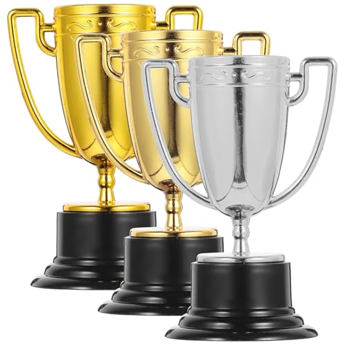 3 stücke Mini Trophäe Dekoration Ornamente Kleine Preis Kunststoff Award Tasse Spielzeug Kinder Party Sport Event Gedenk Souvenir Für Kinder von WSQHAO