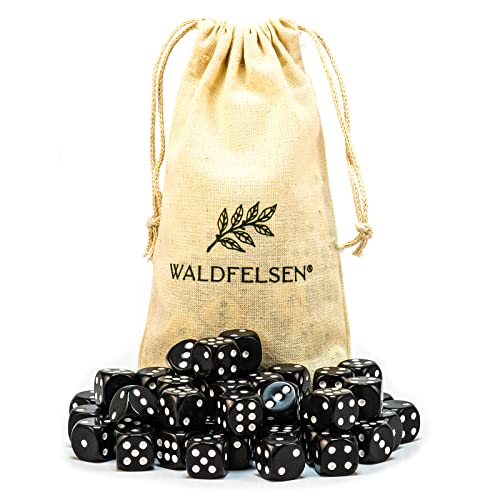 Waldfelsen 6, 12, 20, 30 oder 50 hochqualitative Würfel Standardgröße 16 mm Acrylwürfel Knobel Spielwürfel Dice 6-seitig sechsseitig Spielzubehör Set mit Stoffbeutel (Schwarz, 50 Stück) von Waldfelsen